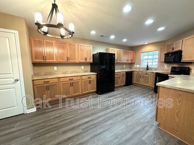 Building Photo - 5150 Trump St