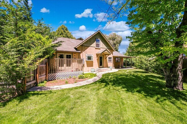 Building Photo - North End corner lot with garden and TONS ...