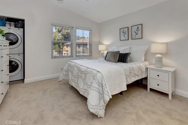 Building Photo - 38 Abrigo