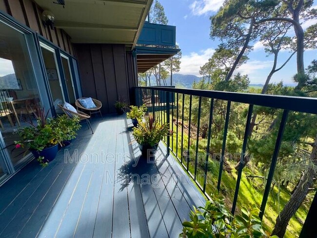 Building Photo - 31 Del Mesa Carmel
