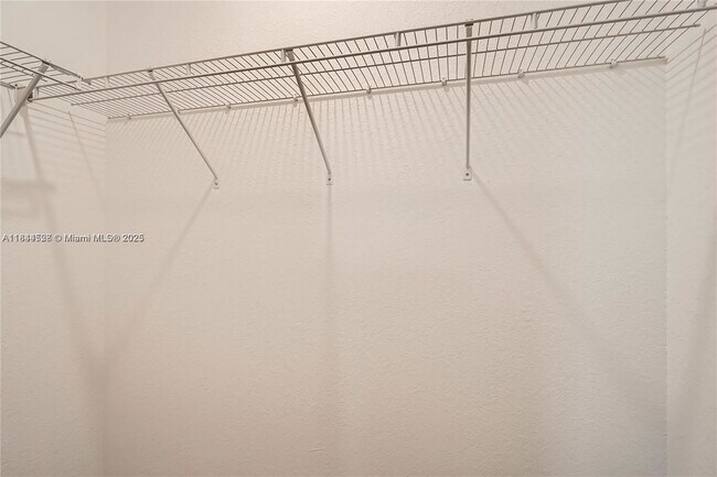 Building Photo - 409 NE 12th St