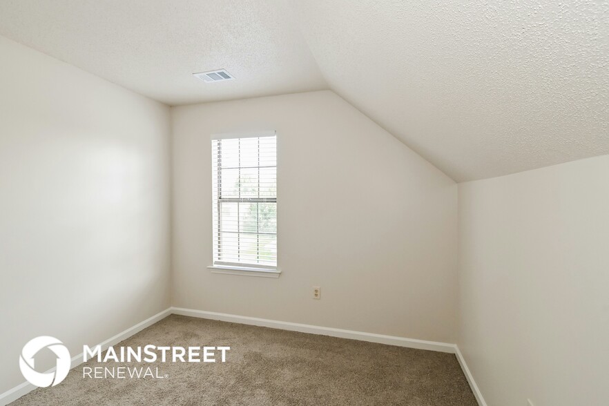 Building Photo - 5451 Gardendale St