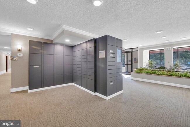 Building Photo - 2500 N Van Dorn St