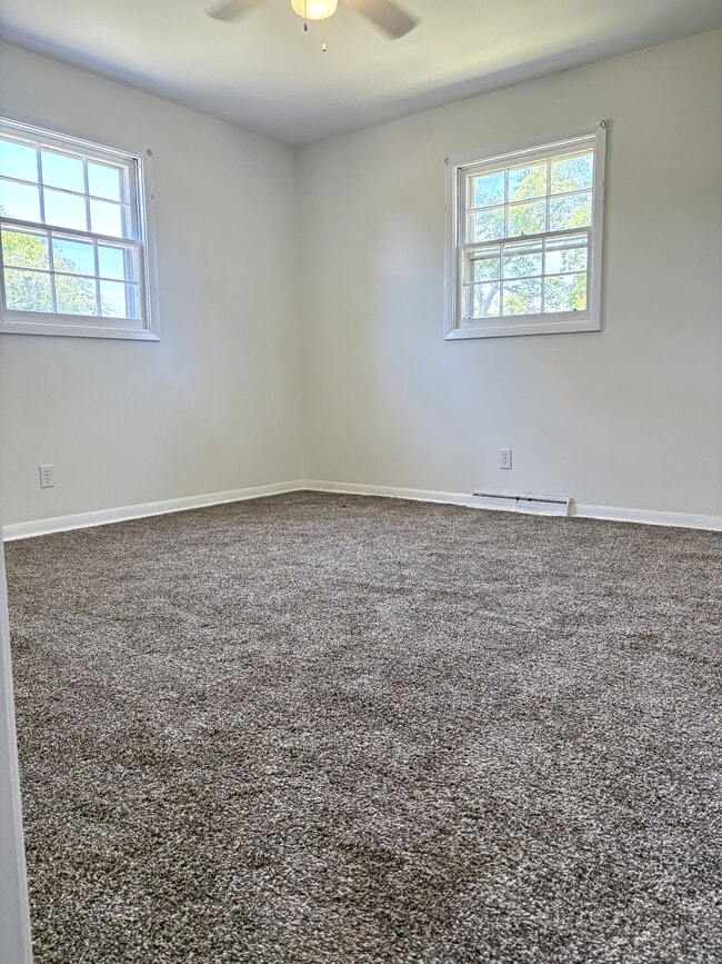 Building Photo - 216 Lakeland Dr