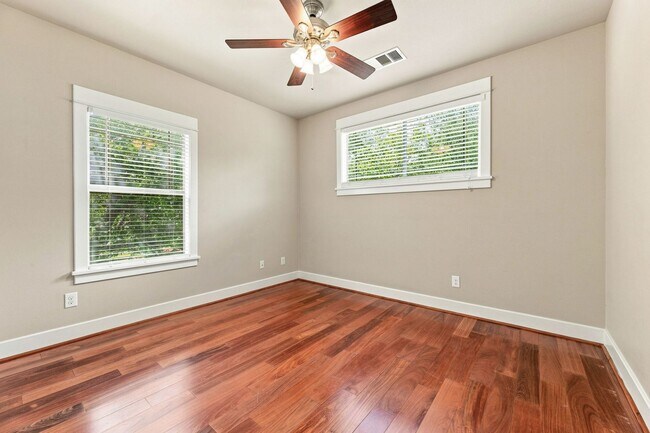 Building Photo - 303 Zennia St