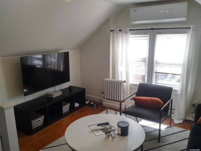 Building Photo - 164-03 119th Ave