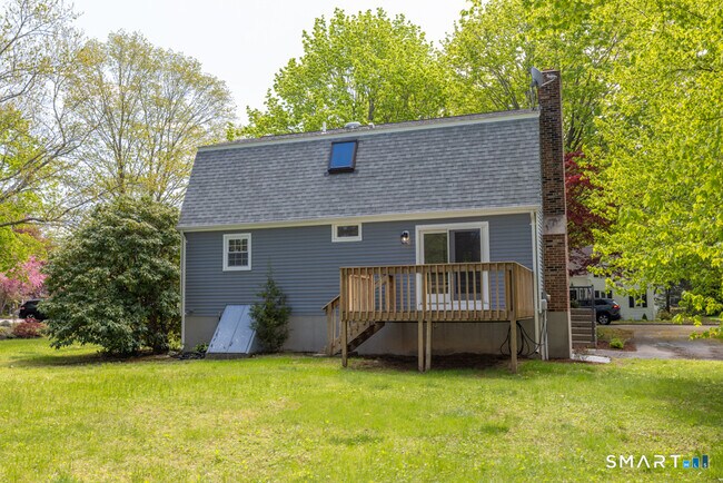 Building Photo - 10 Meadow Ln