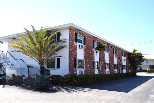 Building Photo - 810 Lake Shore Dr