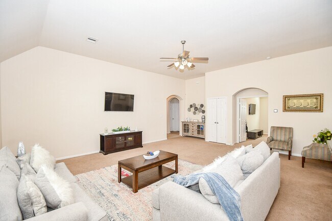 Building Photo - 5619 Drumlin Field Way