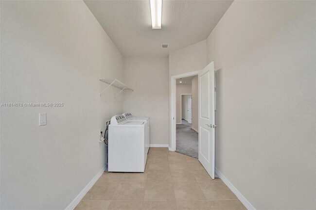 Building Photo - 4764 Eucalyptus Dr