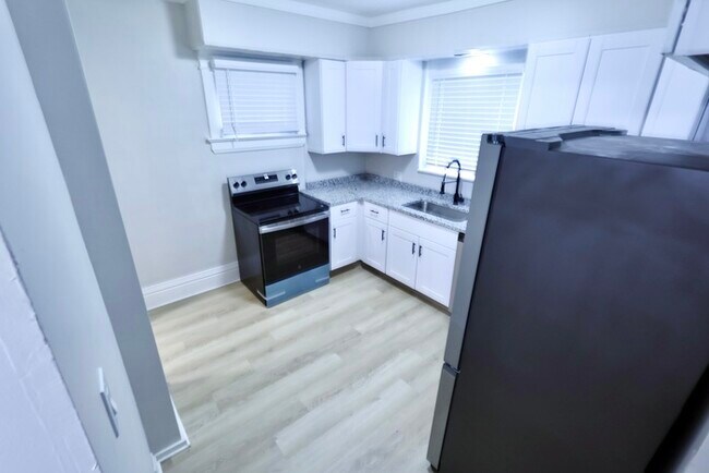 Building Photo - 316 Grand Ave