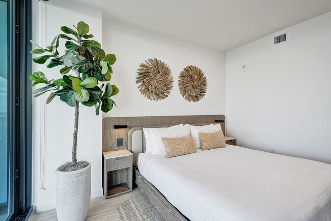 Building Photo - 580 72nd St