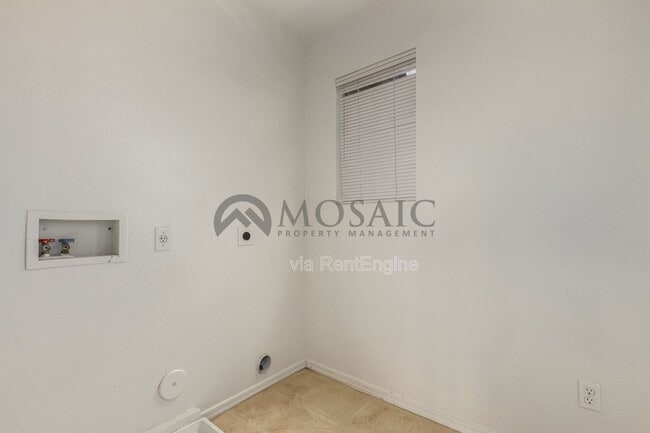 Building Photo - 2737 E La Costa Dr