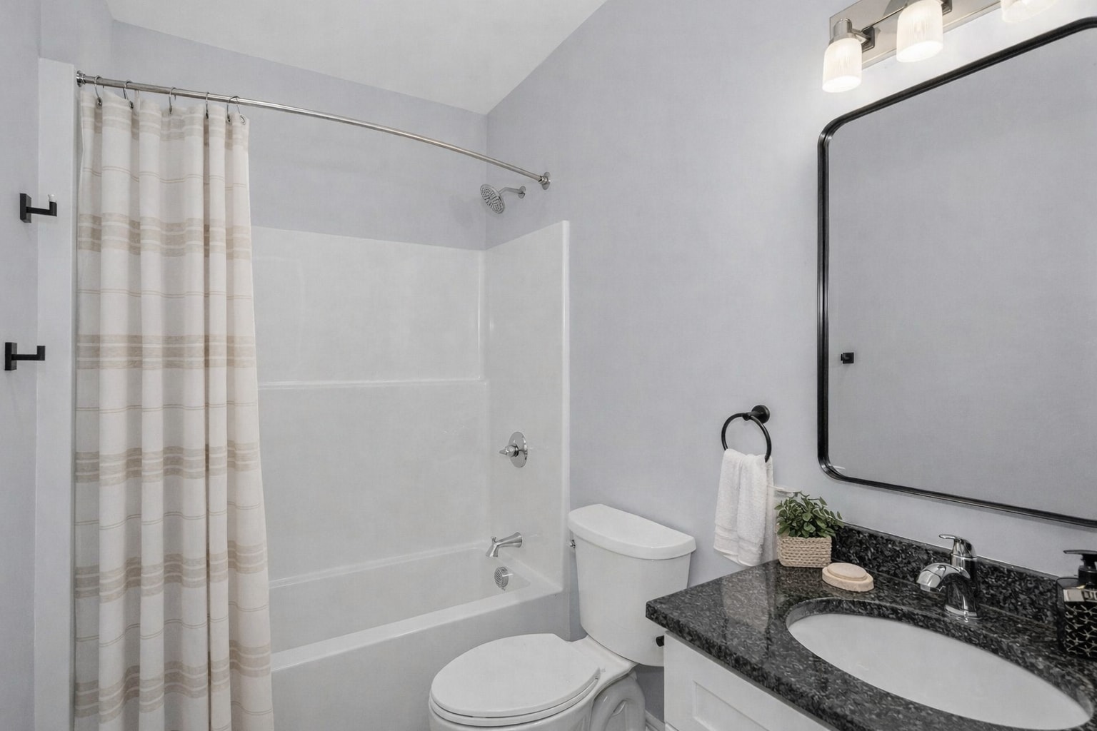 full bathroom - 241 W 6th St