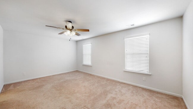 Building Photo - 5 Bedrooms, 3 Bathrooms in Richmond Hill P...