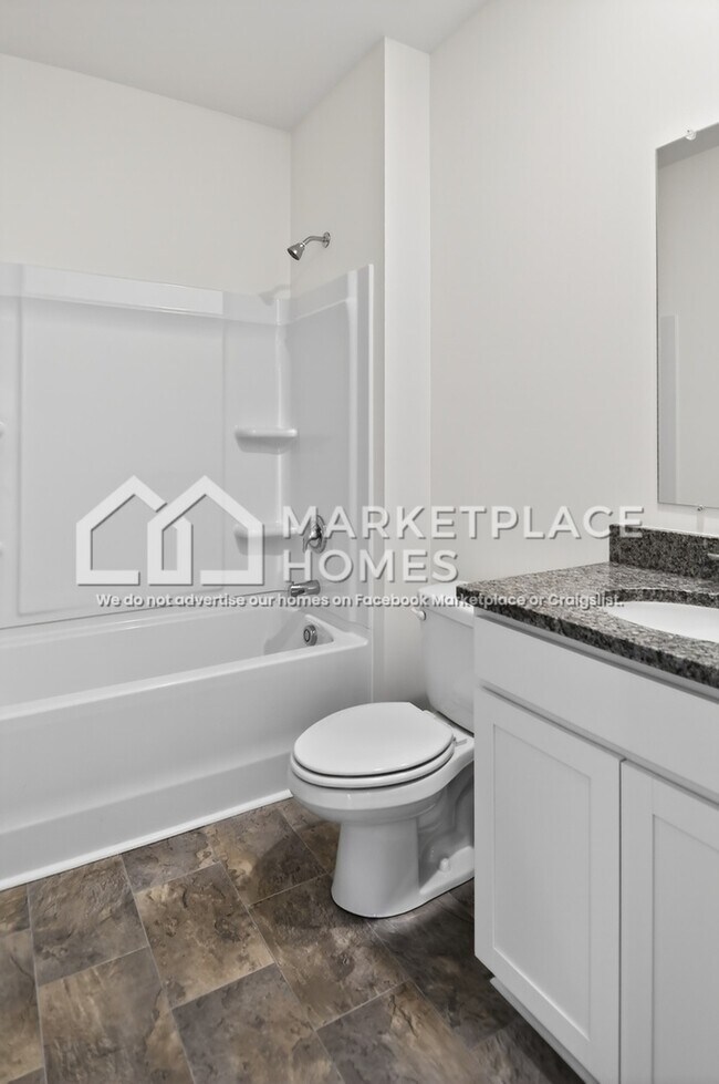 Building Photo - 3220 Highline Dr