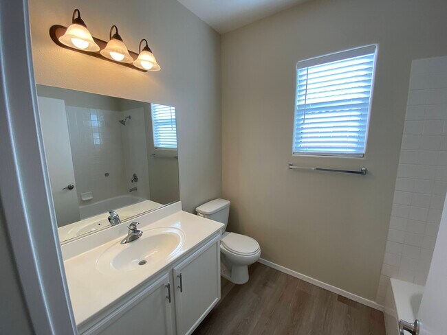 Building Photo - 6005 Linosa Ct