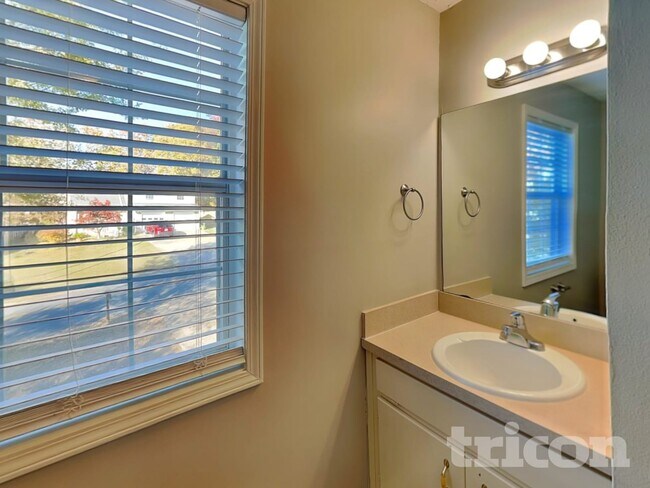 Building Photo - 3721 Cherokee Overlook Dr