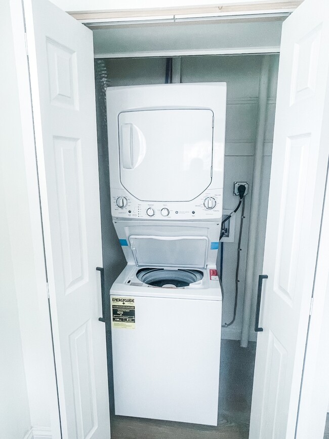 Washer & Dryer in unit - 5801 Sunshine Dr