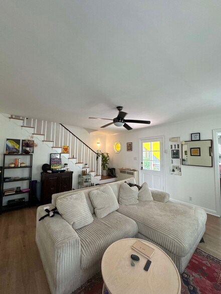 share living-room - 835 Pacific St