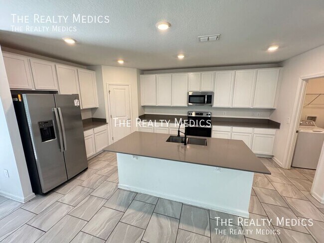 Building Photo - 554 Jett Ln