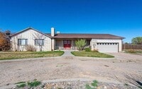Building Photo - 3 Bed 2.5 Bath Home Available!