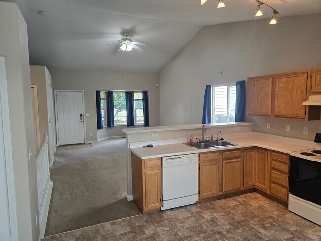 Building Photo - 964 Red Brooke Dr
