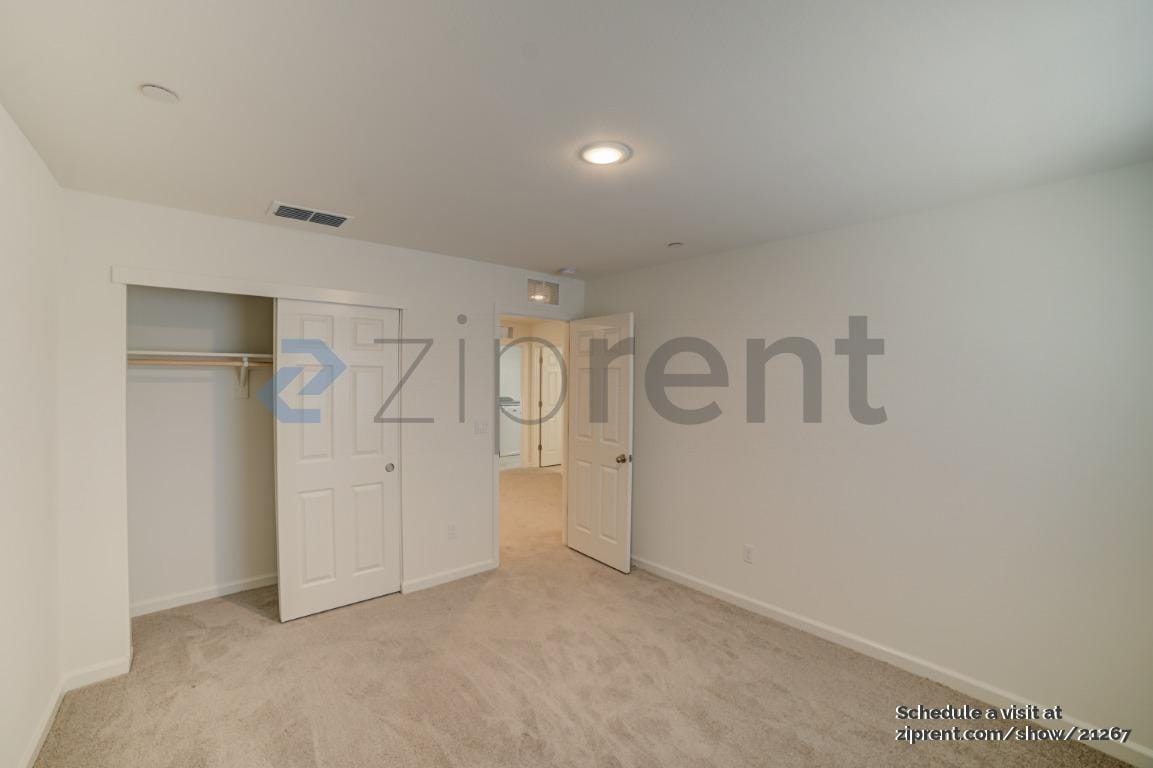 Building Photo - Unit