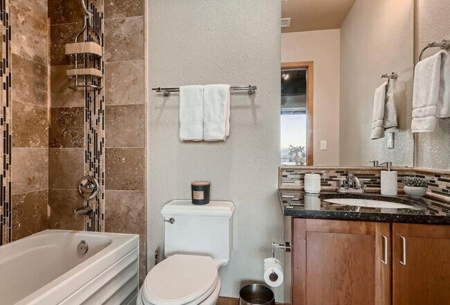 Building Photo - 100 Park Ave W