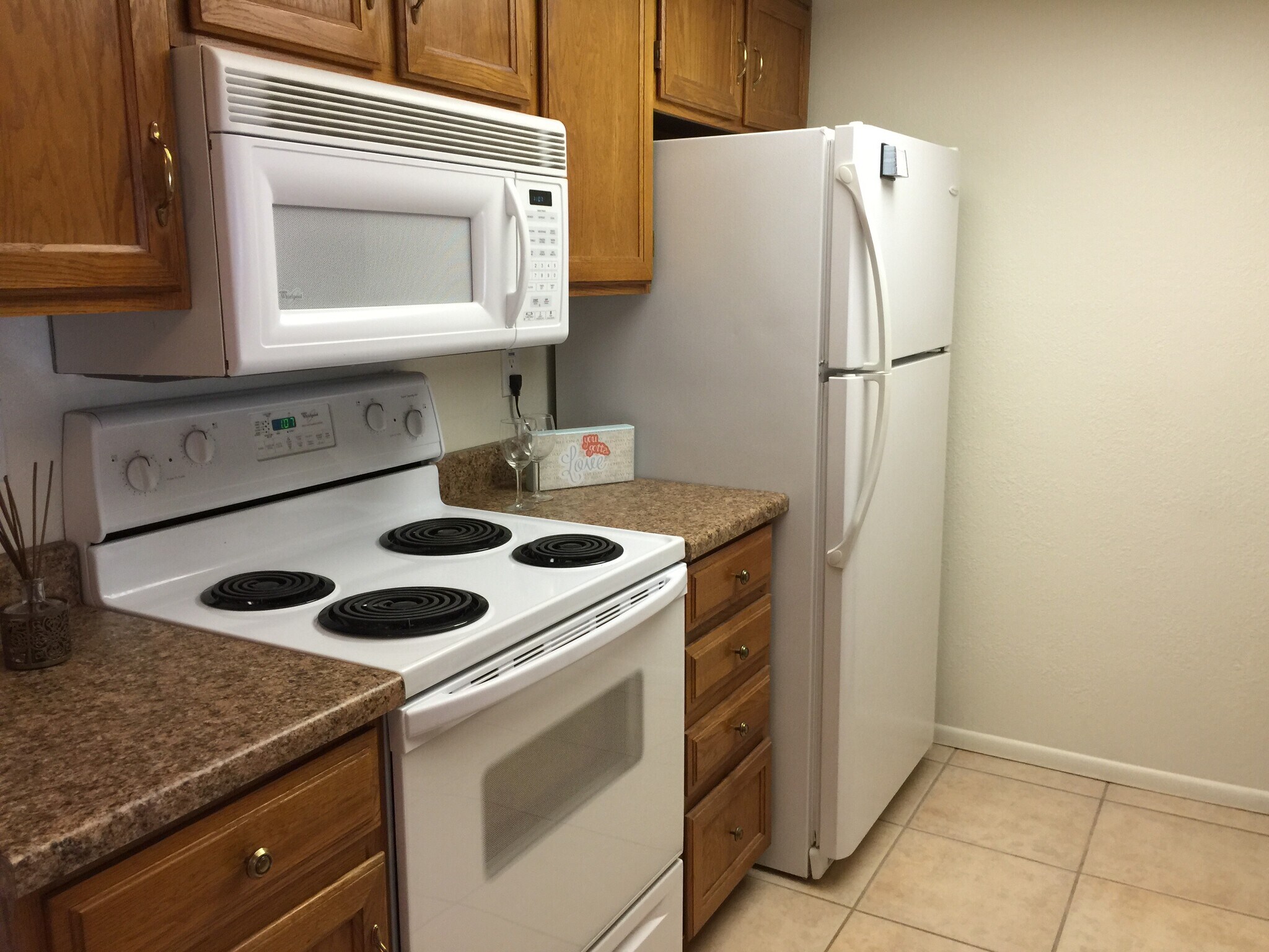 Kitchen - 2146 West Isabella #254