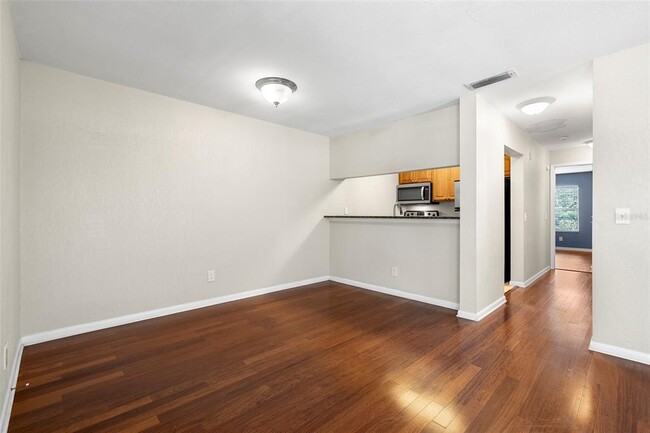 Building Photo - 5440 S MacDill Ave