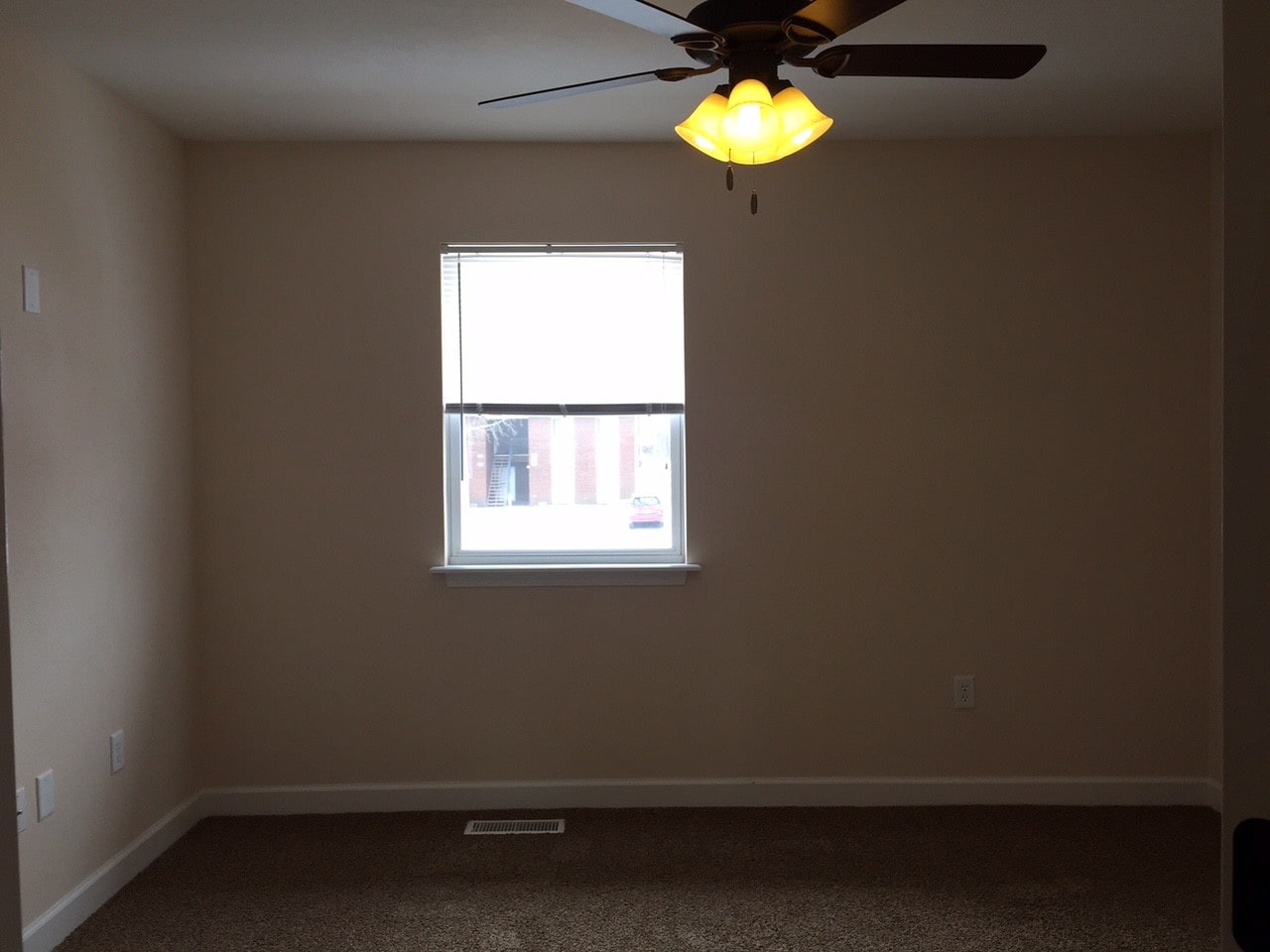 Building Photo - 423 Meadow Dr