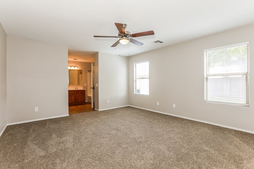 Building Photo - 30559 N Nightingale Rd