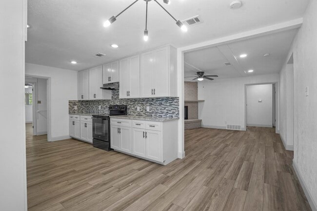 Building Photo - 514 Canyon Ridge Dr