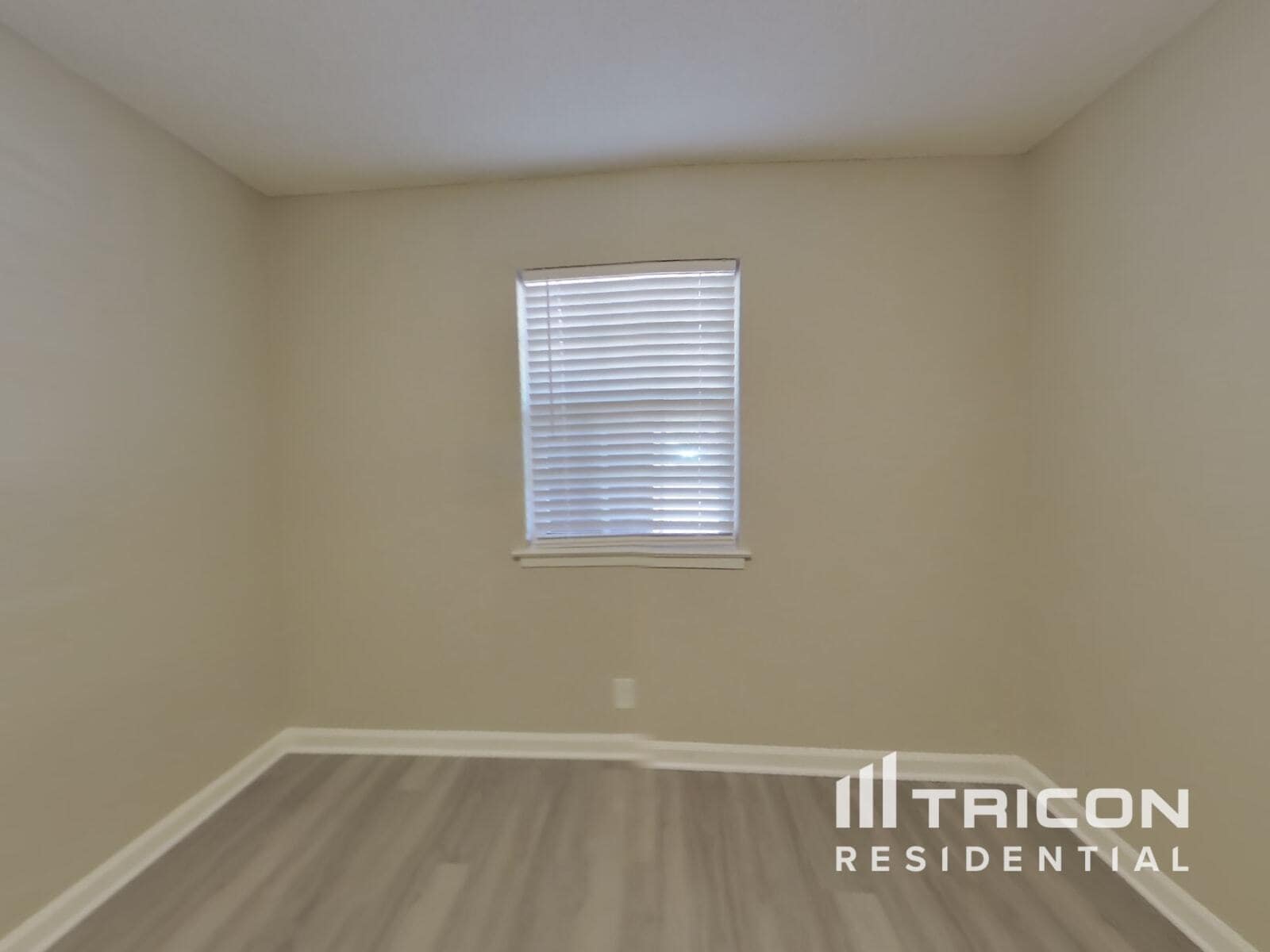 Building Photo - 12505 Conejo Rd NE