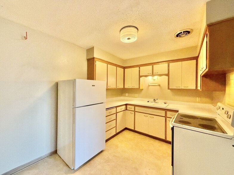 Building Photo - 625 Vera Ct