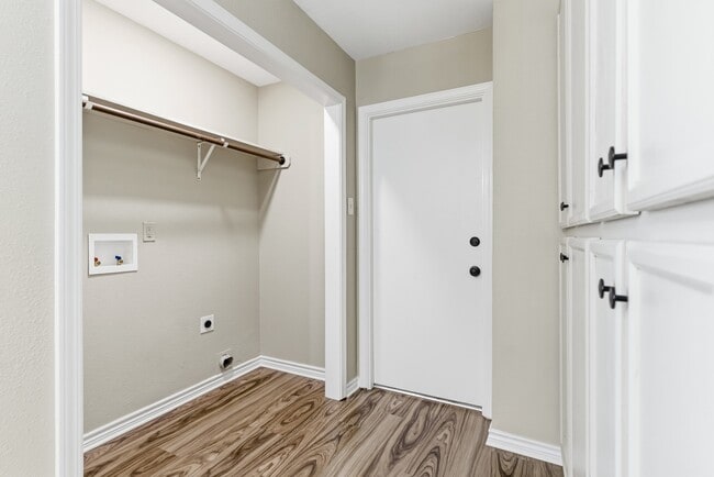 Building Photo - 445 Longmeadow Dr