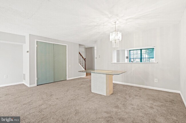 Building Photo - 1635 Forest Park Dr