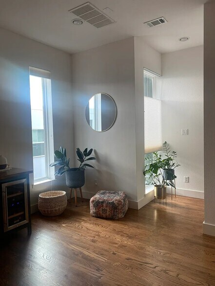 Building Photo - 5705 Bryan Pky