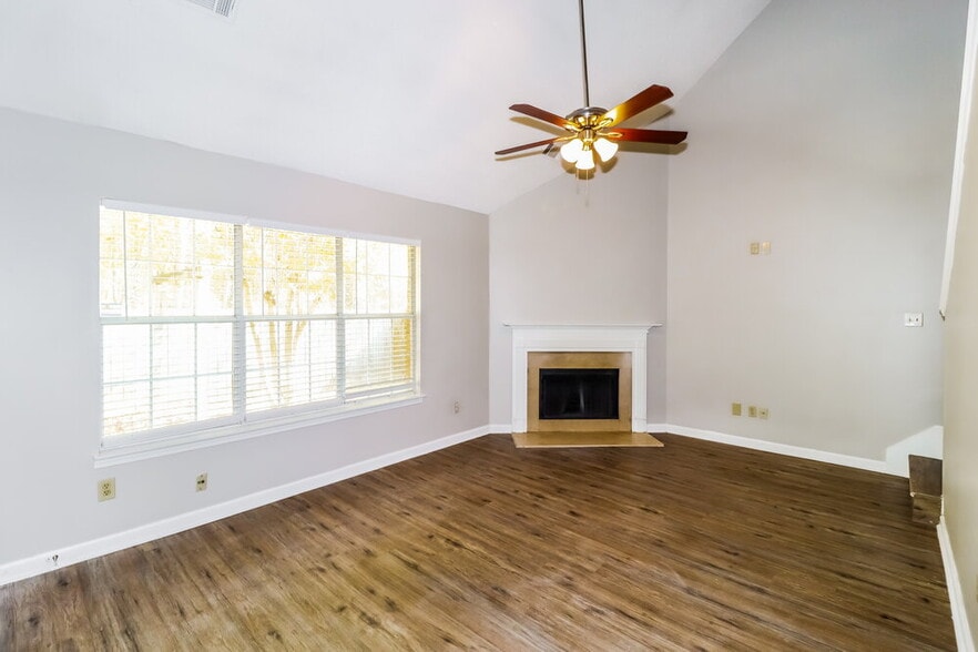 Building Photo - 1834 Dewars Cove N