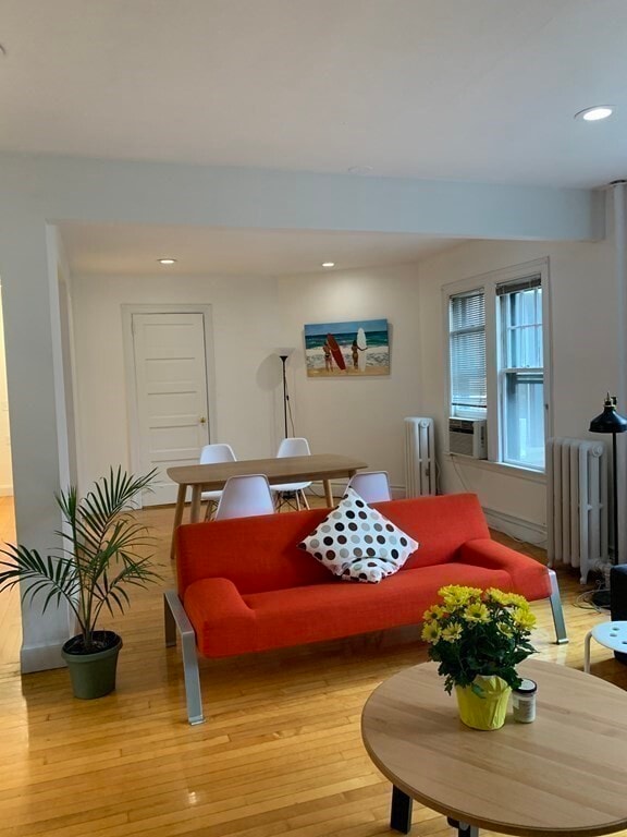 Building Photo - 34 Ash St