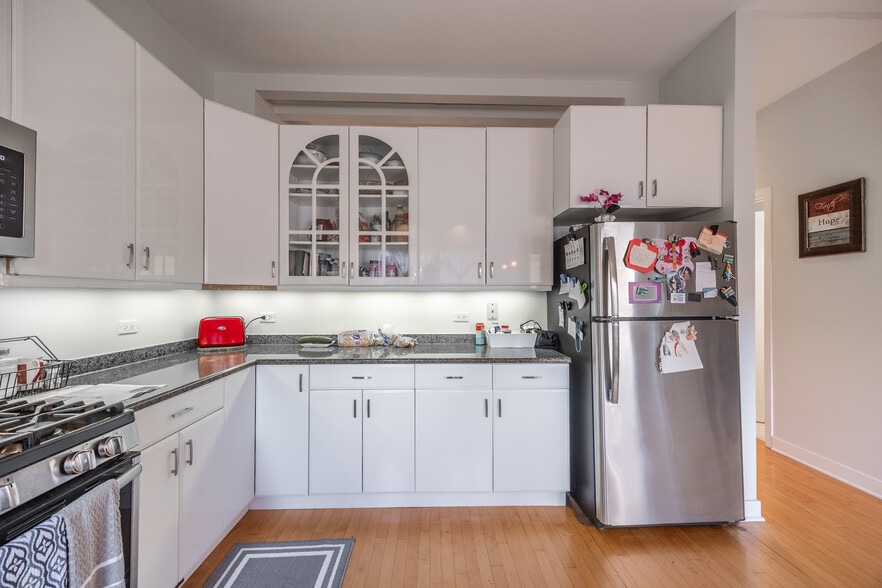 Building Photo - 1723 N Wood St