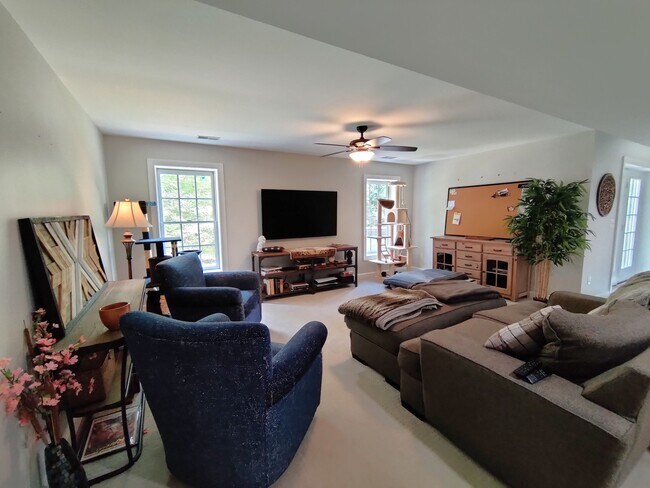 Building Photo - 7500 Tahoe Ct