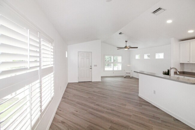 Building Photo - Grand Palm Annual Home for Rent