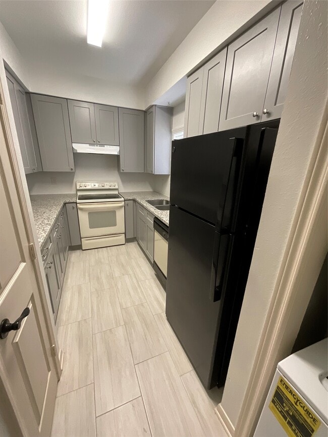 Building Photo - 3100 Walnut Bend Ln