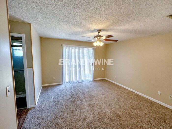 Building Photo - 10498 Arrowhead Dr