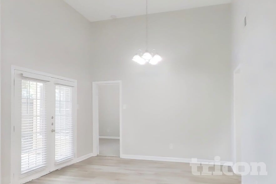 Building Photo - 16027 Hidden Acres Dr