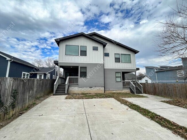 Building Photo - 4-Bedroom Home with Modern Comforts in a P...