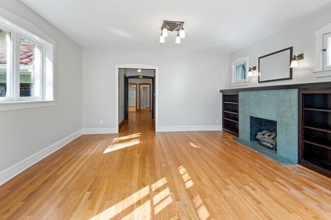 Building Photo - 4710 N Talman Ave