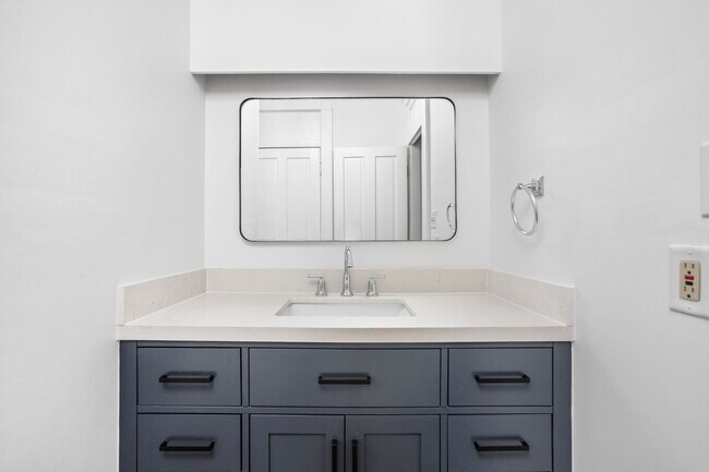 Building Photo - 1448 N Illinois St